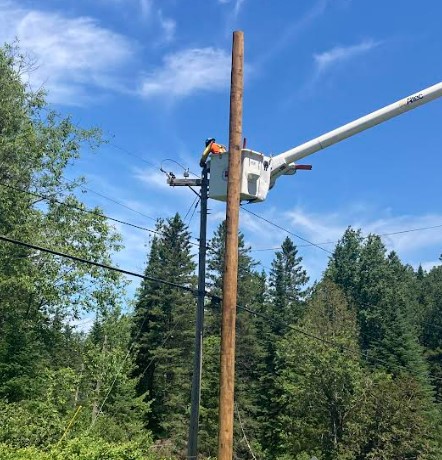 NEK Broadband hanging fiber